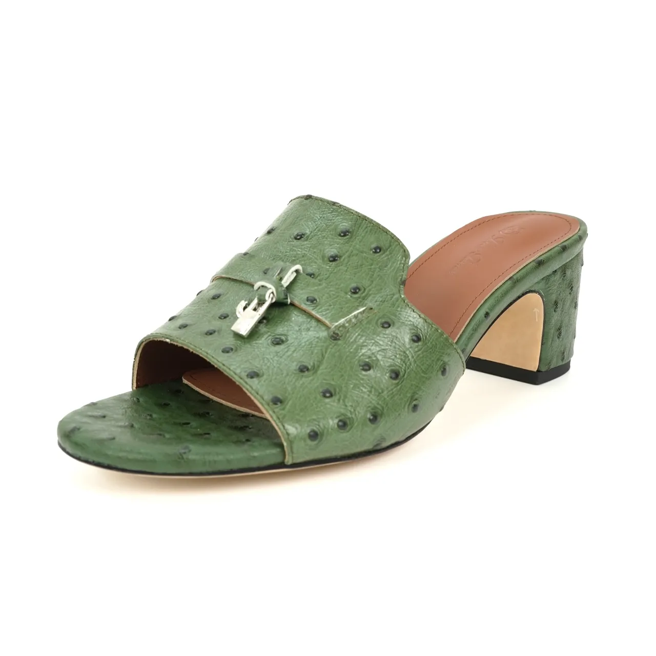 👟👟Ex-factory price 440👟👟 Genuine leather sole +30 suede sheepskin slippers with a strap decorated with Loro Piana My Charms charms and decorated with tone-on-tone stitching. Sophisticated and feminine, it pairs well with both city and resort looks. For those looking for an elegant upgrade, the summer glamor slipper is known for its slim open-back silhouette. size: 35-44 (custom-made sizes 43 and 44 are non-returnable) Upper: imported suede sheep leather (sheep), cowhide ostrich pattern, cowhide snake pattern Lining: imported high-grade mixed sheep silk Heel height: 5.5CM